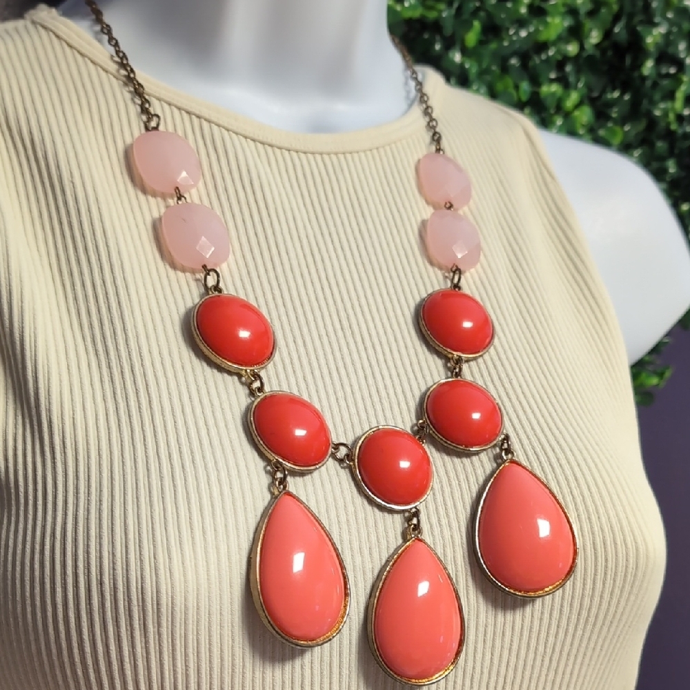 Chic Coral and Pink Necklace - Picture 5 of 7